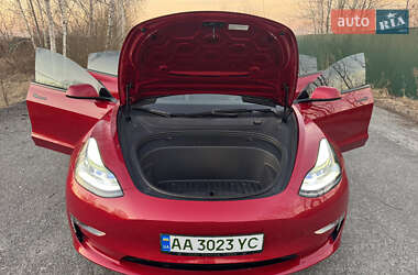 Седан Tesla Model 3 2021 в 