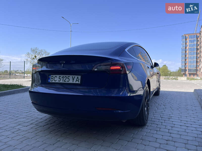 Седан Tesla Model 3 2019 в Львове