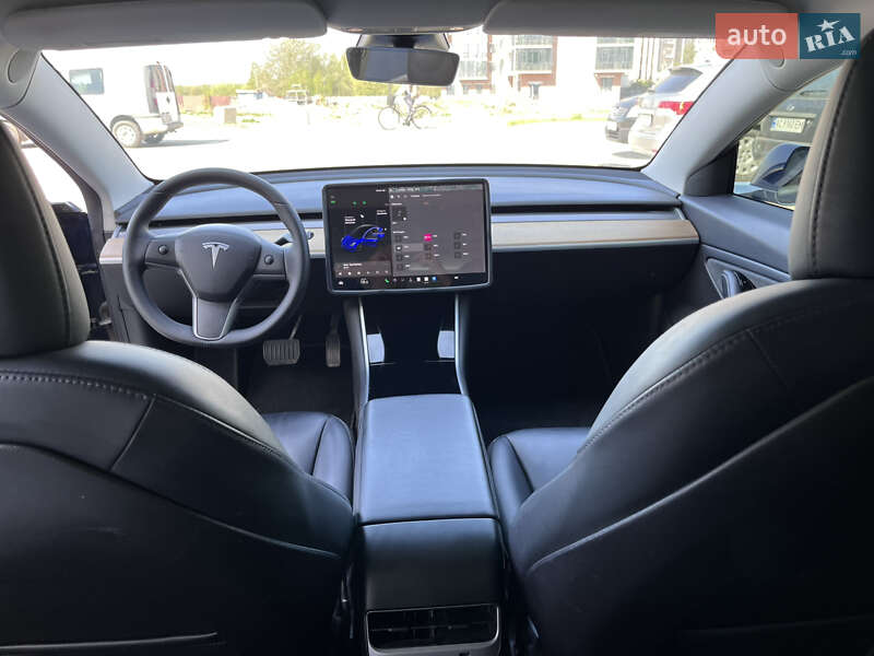 Седан Tesla Model 3 2019 в Львове