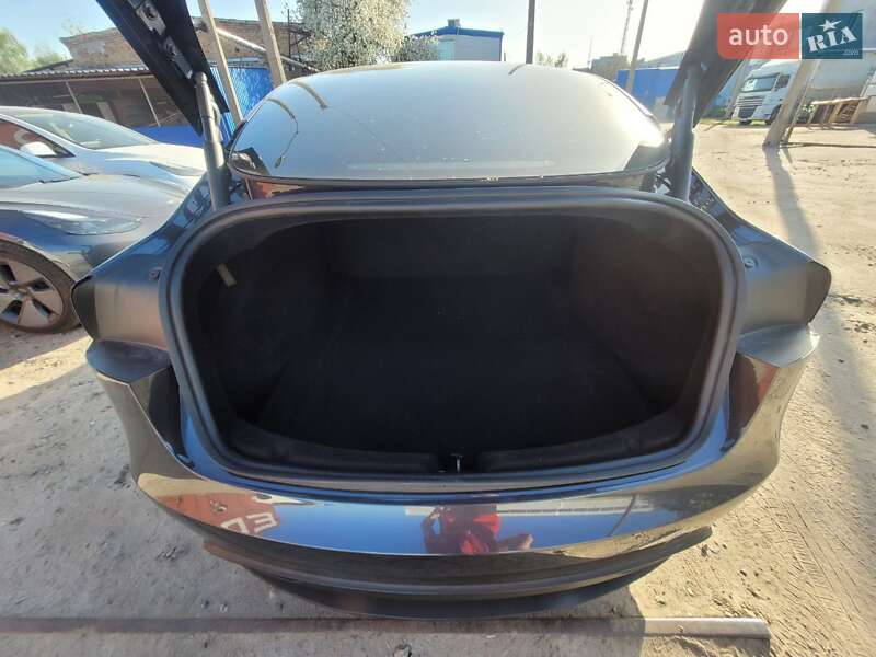 Седан Tesla Model 3 2024 в Киеве