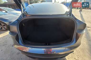 Седан Tesla Model 3 2024 в 