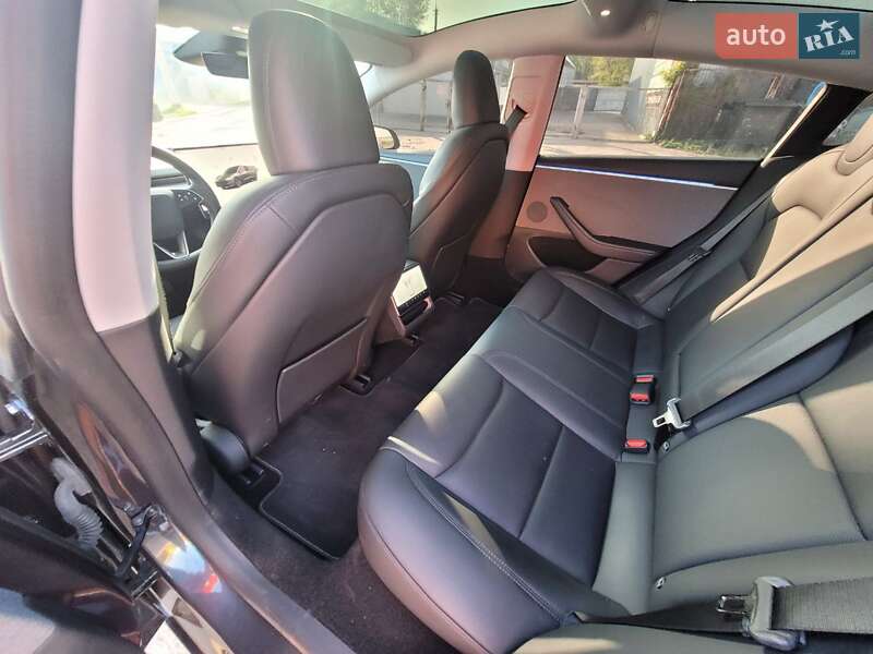 Седан Tesla Model 3 2024 в Киеве