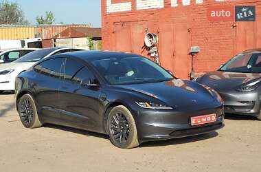 Седан Tesla Model 3 2024 в 