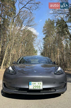 Седан Tesla Model 3 2022 в 