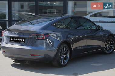 Седан Tesla Model 3 2021 в 