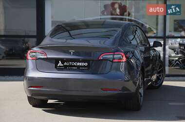 Седан Tesla Model 3 2021 в 