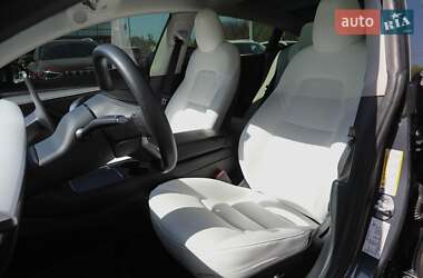 Седан Tesla Model 3 2021 в 