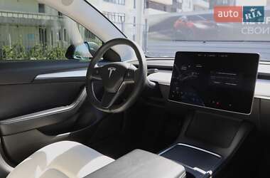 Седан Tesla Model 3 2021 в 