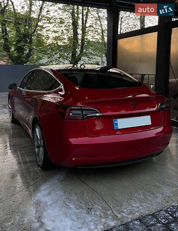 Седан Tesla Model 3 2019 в Ужгороді