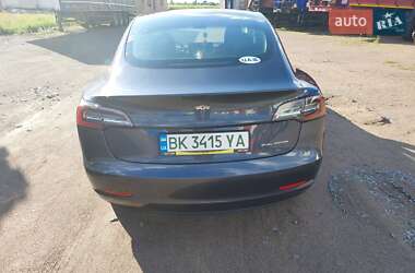 Седан Tesla Model 3 2021 в 