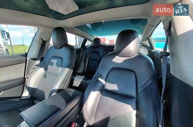Седан Tesla Model 3 2021 в 