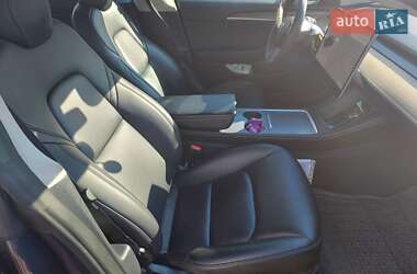 Седан Tesla Model 3 2021 в 