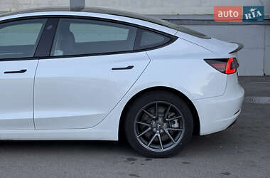 Седан Tesla Model 3 2023 в 