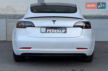 Седан Tesla Model 3 2023 в 
