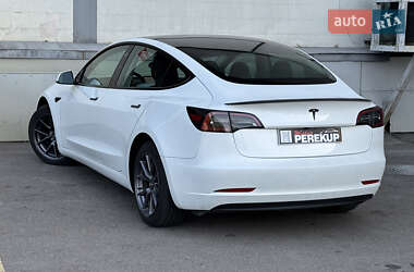 Седан Tesla Model 3 2023 в 