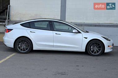 Седан Tesla Model 3 2023 в 