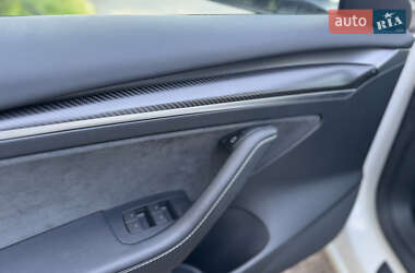 Седан Tesla Model 3 2023 в 