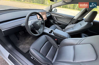 Седан Tesla Model 3 2023 в 