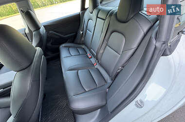 Седан Tesla Model 3 2023 в 