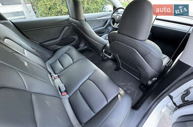 Седан Tesla Model 3 2023 в 