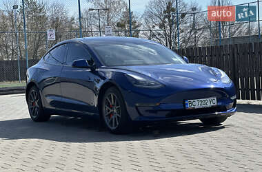 Седан Tesla Model 3 2022 в 