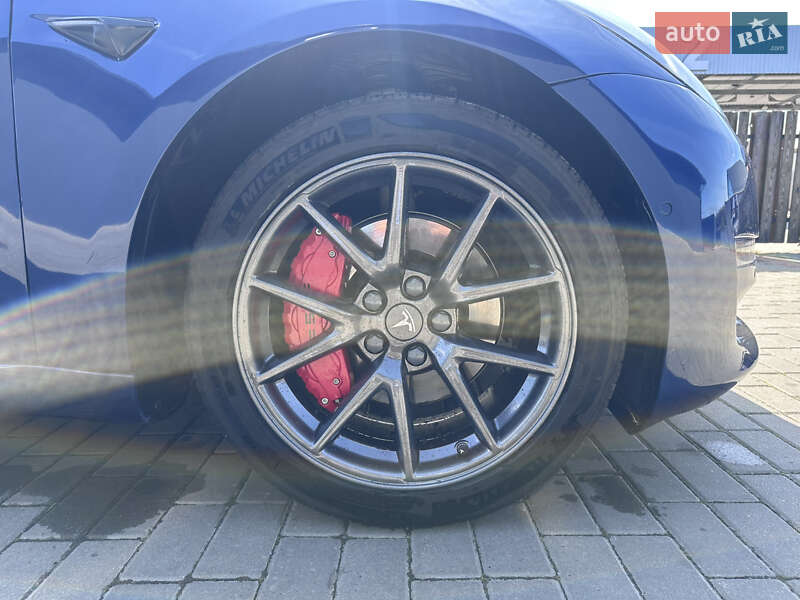 Седан Tesla Model 3 2022 в Львові