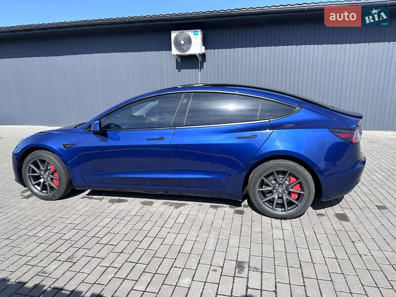 Седан Tesla Model 3 2022 в Львові