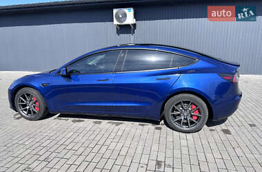Седан Tesla Model 3 2022 в 