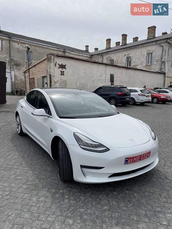Седан Tesla Model 3 2020 в Луцке