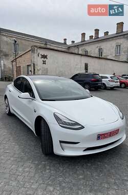 Седан Tesla Model 3 2020 в 