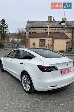 Седан Tesla Model 3 2020 в 
