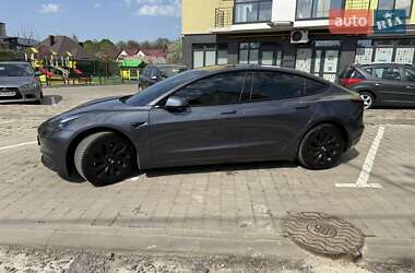 Седан Tesla Model 3 2022 в 