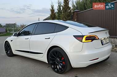 Седан Tesla Model 3 2022 в 