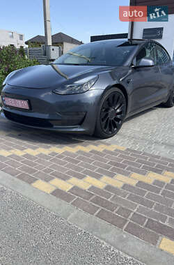 Седан Tesla Model 3 2021 в 