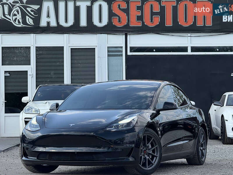 Седан Tesla Model 3 2022 в 
