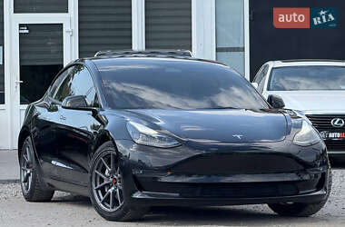Седан Tesla Model 3 2022 в 