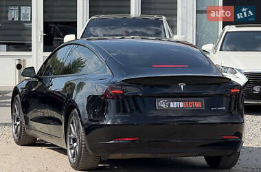 Седан Tesla Model 3 2022 в 