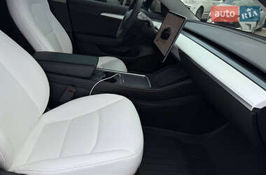 Седан Tesla Model 3 2022 в 