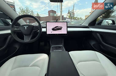 Седан Tesla Model 3 2022 в 