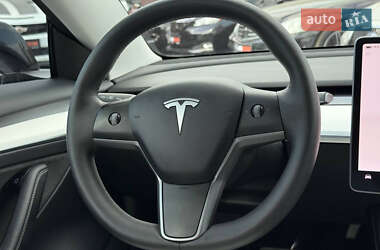 Седан Tesla Model 3 2022 в 