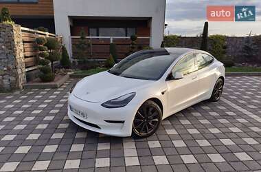 Седан Tesla Model 3 2021 в 