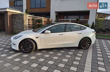 Седан Tesla Model 3 2021 в 