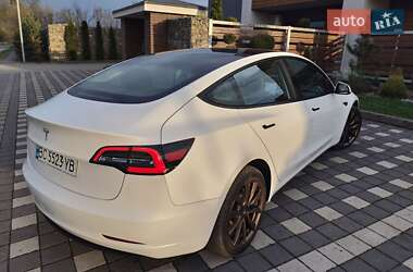 Седан Tesla Model 3 2021 в 