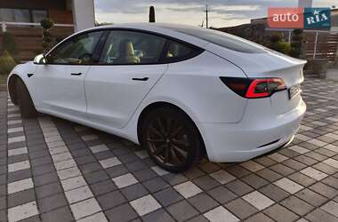 Седан Tesla Model 3 2021 в 