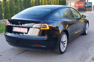Седан Tesla Model 3 2023 в 