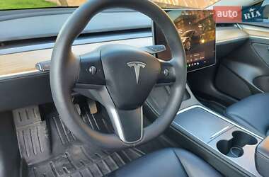 Седан Tesla Model 3 2023 в 