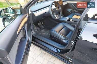 Седан Tesla Model 3 2023 в 