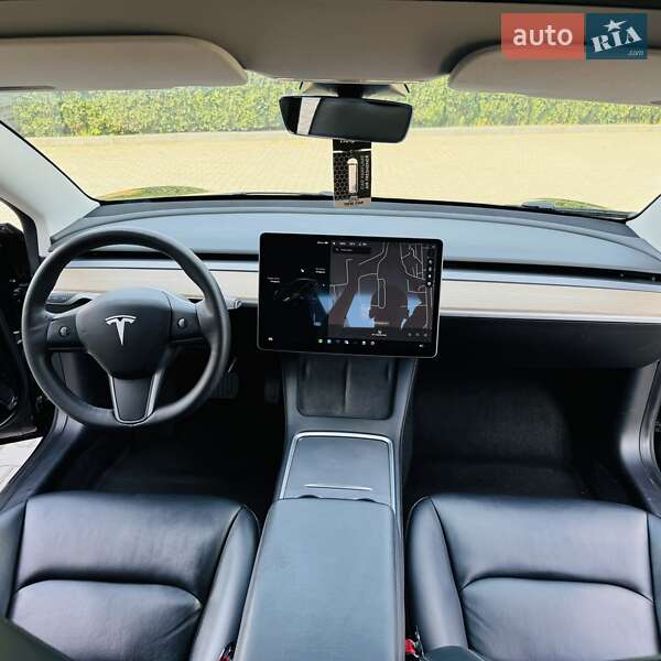 Седан Tesla Model 3 2021 в Виннице