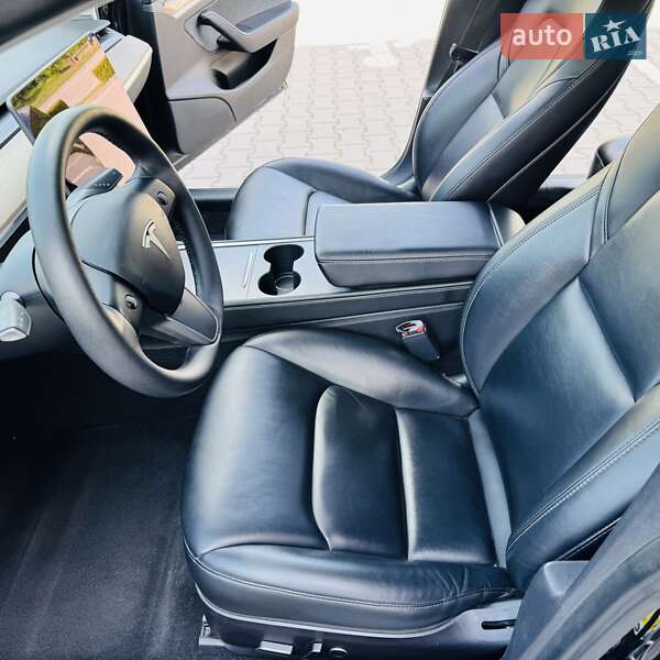 Седан Tesla Model 3 2021 в Виннице