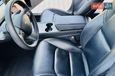 Седан Tesla Model 3 2021 в 